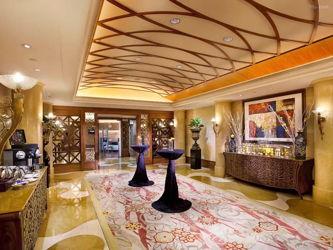 0221a12000c40m81yEECA_W_1280_853_R5