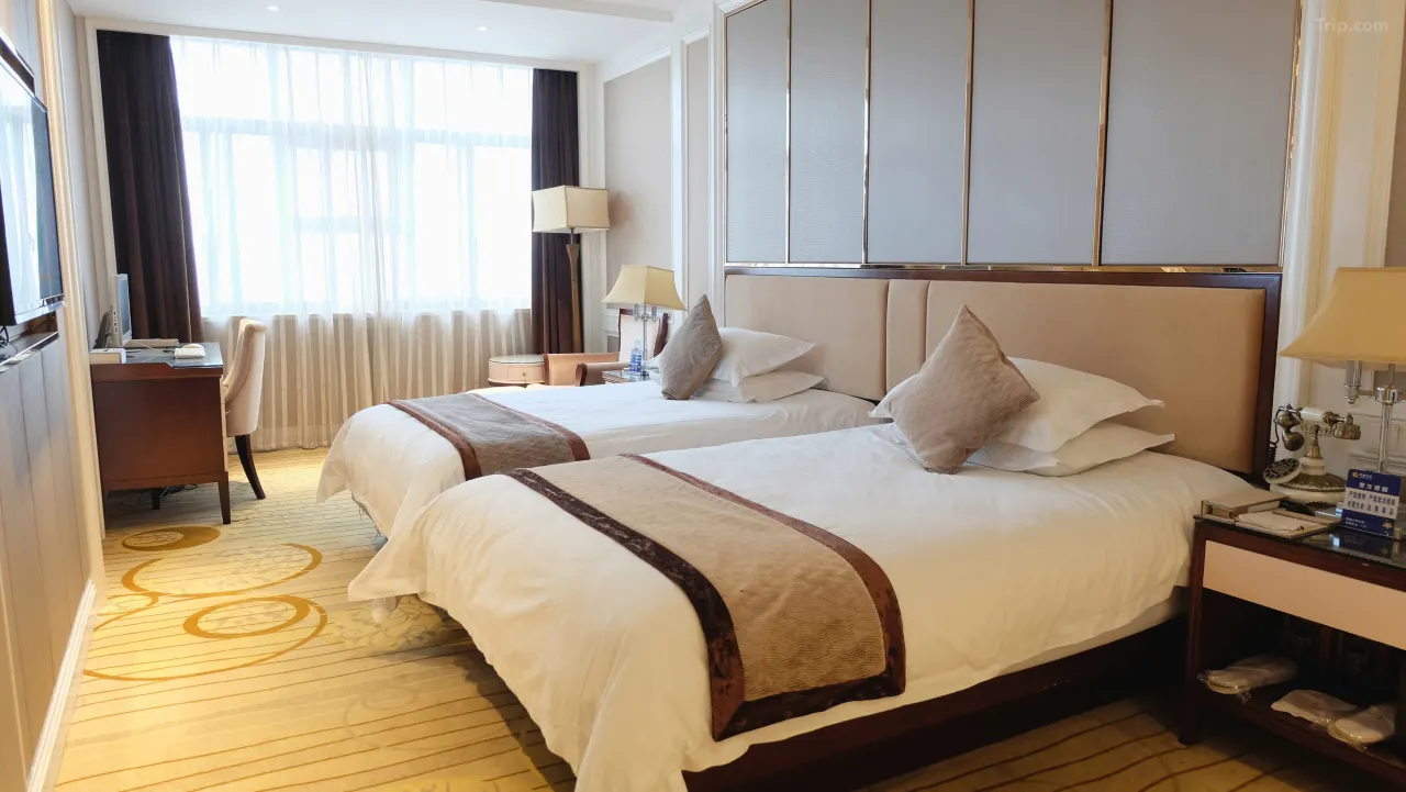 0AD1b120009fk7rom2716_W_1280_853_R5