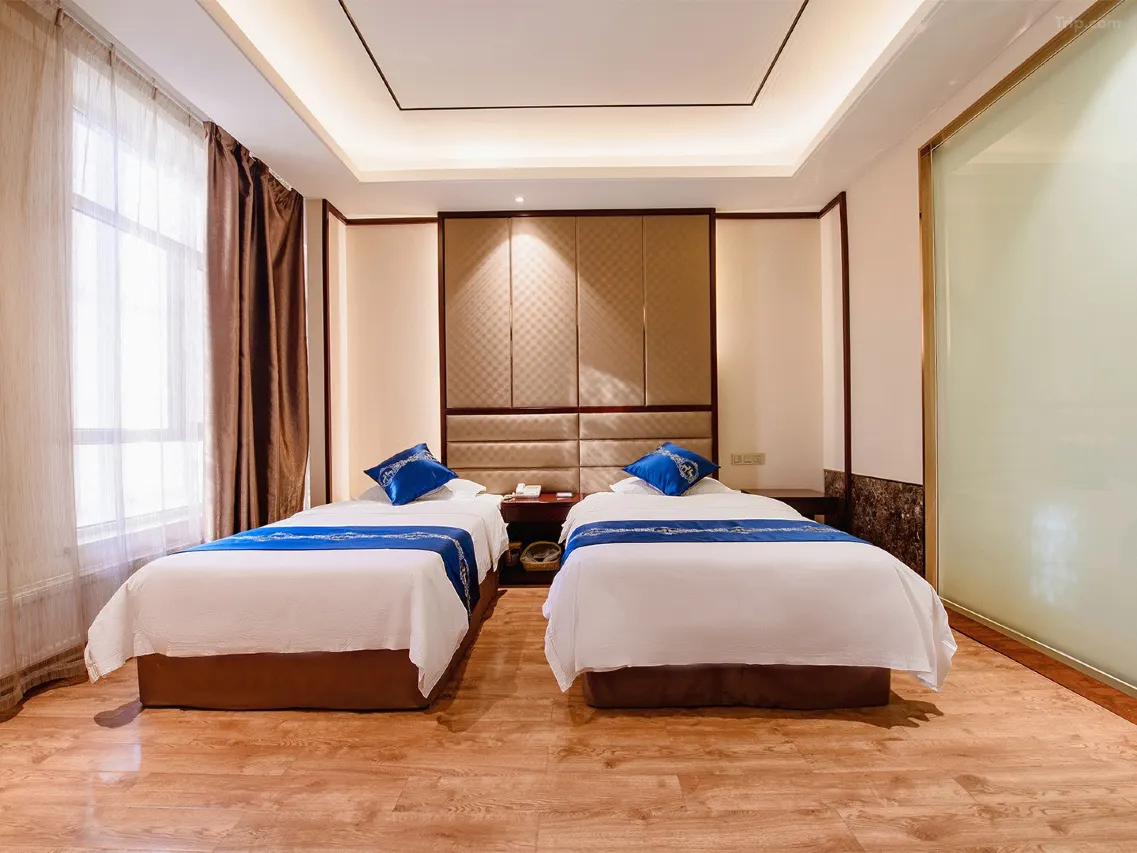 0AD6p120009f87x7c1585_W_1280_853_R5