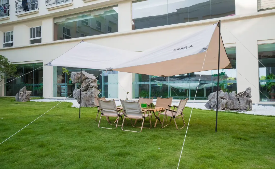 0a2539e30e24f3e5b04b98bd6ab12c9f-sz_425250