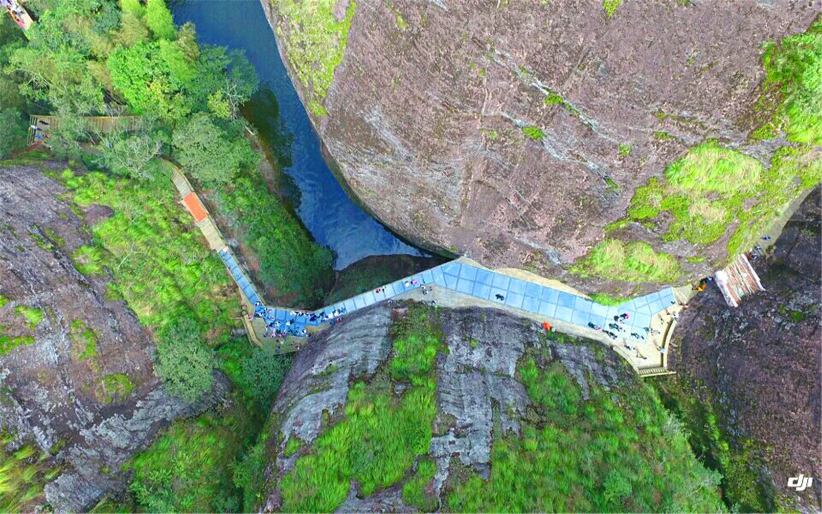 100j0q000000gbi3hCFBC_W_2048_1536.jpg_ 100j0q000000gbi3hCFBC_W_2048_1536.jpg_