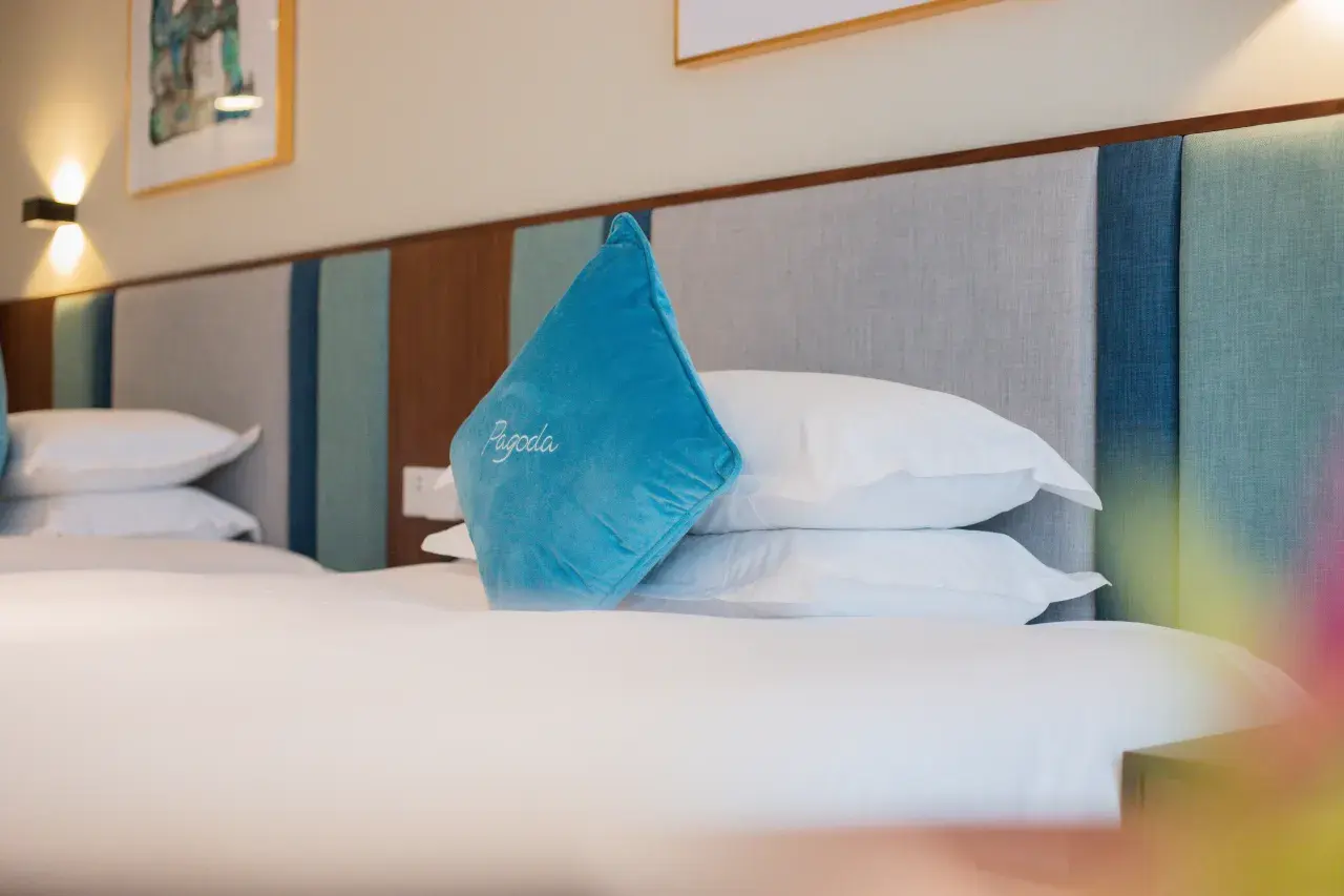 200q11000000qcw43667E_W_1280_853_R5