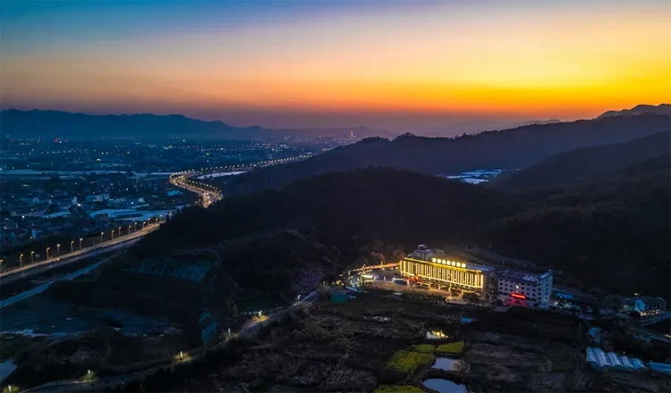 21e243c0c643ba6591dc9d4ae0522bcf-sz_553701