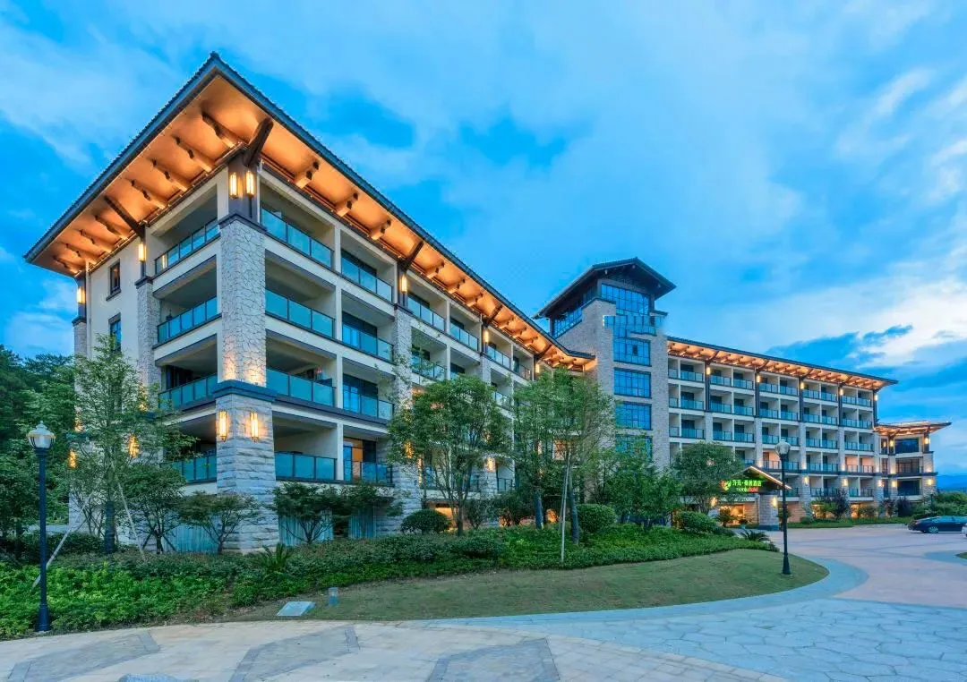 4367083513cbc34f4cbf5b2a4d32f0e0-sz_226250