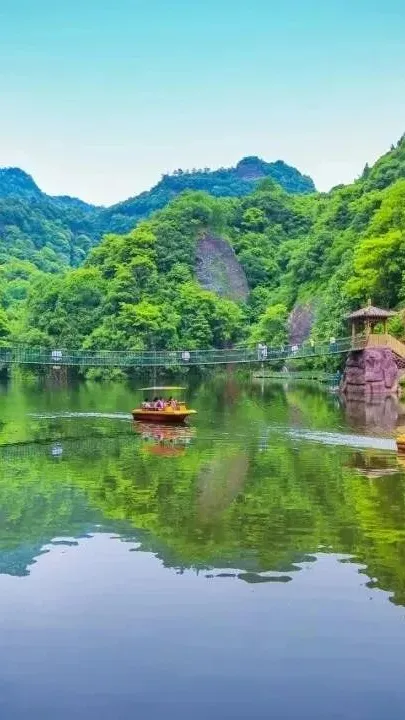 【修水很有料】双飞5日游 | 2+1保姆车|鹿鸣酒店4晚连住|每日享温泉服务|全程含餐，晚餐升级40餐标|感受江西文脉之心，体验小城修水的慢生活！