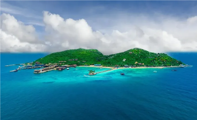 特惠三亚2150元/人起；无必销；一次性解锁三亚+万宁+陵水：网红灯塔/九里书屋/分界洲岛/南山文华苑/天涯海角&赠送帆船出海/马岭下午茶