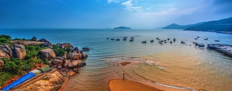 开春特惠-不一样的霞浦3钻酒店连住-4自助早6正餐其中升级当地三大特色餐-霞浦进出双动5日游1999-特别安排农家地笼体验；福鼎白茶品茶趣；贴心赠送每人每天一支矿泉水，集最美滩涂海上仙都日落摄影美食于