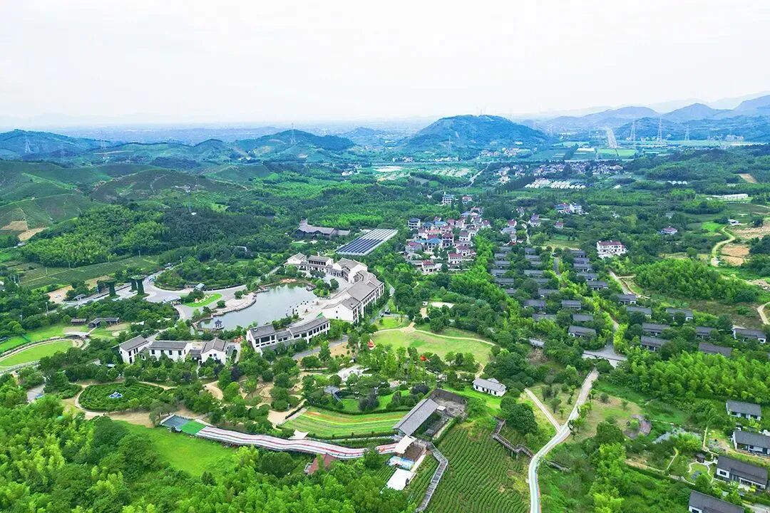 2人起订【湖州|原乡酒店】赠价值98元入园门票！399元每人2晚住宿4正2早！享棋牌&KTV娱乐！西塞山旅游度假区原乡小镇景区内