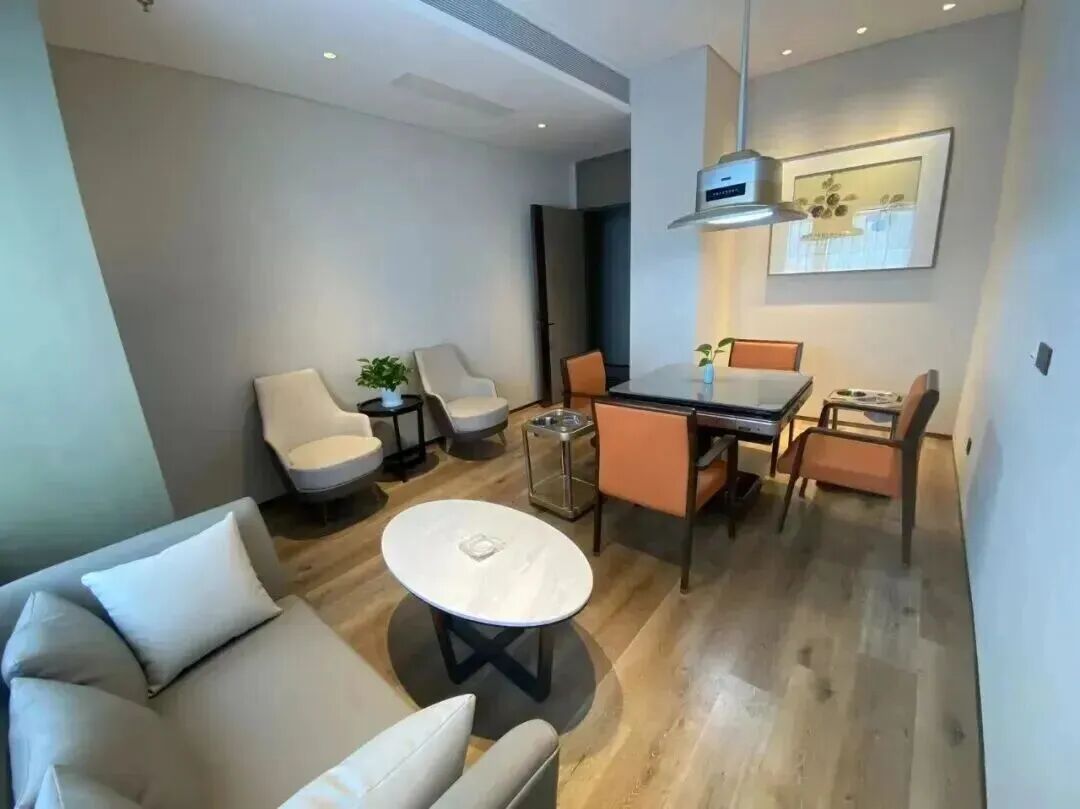 2人起订！499元藏身苏州太湖景区内！下榻江南植物园大酒店，连住2晚含6餐。推窗即景，湖光山色入怀，更赠门票、免费泳池、棋牌