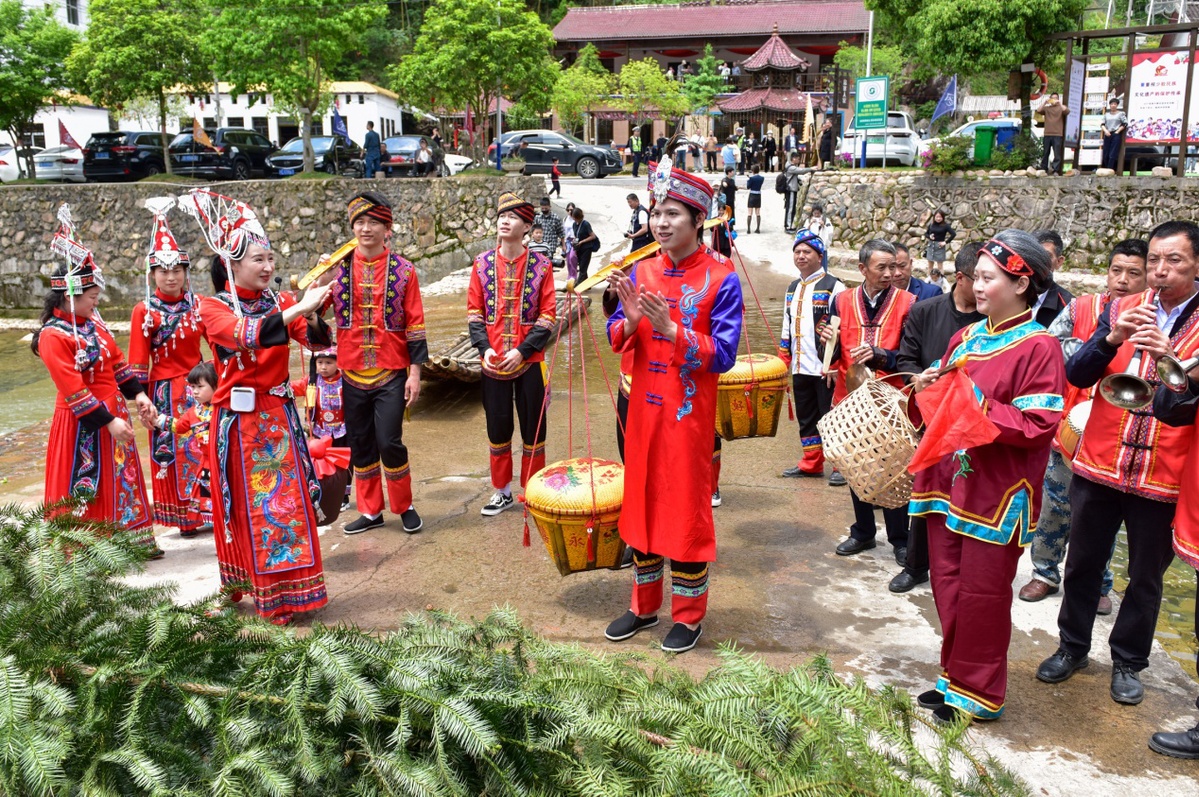 644741bea3105379f570e5e6