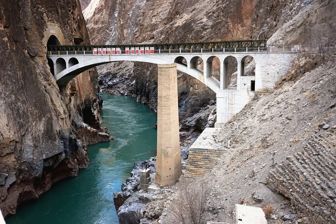 6a6c2749be092e1cbb60eadbd94f9b72-sz_409434