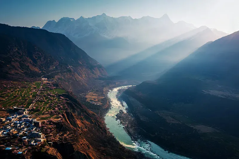 77b47dc95b87403330643cbed5fe21ce-sz_299246