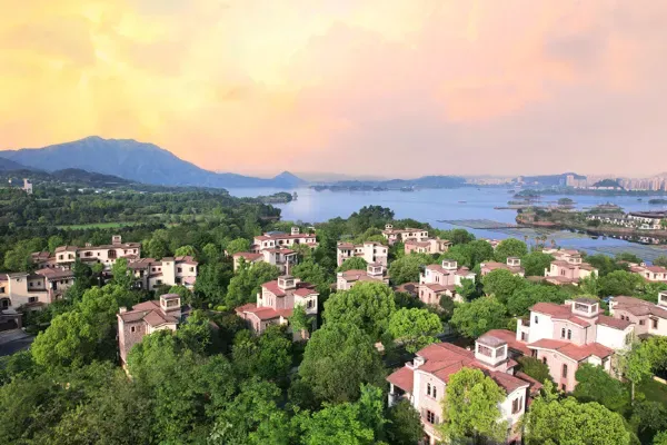 【限时福利！399元纯玩邂逅千岛湖四日游】中心湖免票了 住4钻酒店享惬意，享帝王蟹宴+铁锅鱼头宴16菜+大鹅宴