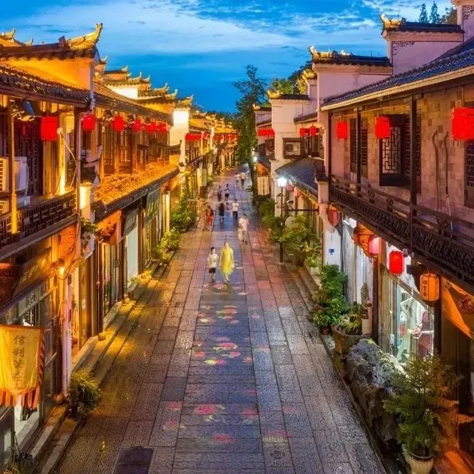 【3日纯玩金华千人团购价仅399元/人】周未不加，入住酒店，逛古城、品特色早茶、跟着课本游双龙洞，来一场城市漫游，2早4正，火腿宴，银娘宴，全程无自理景点