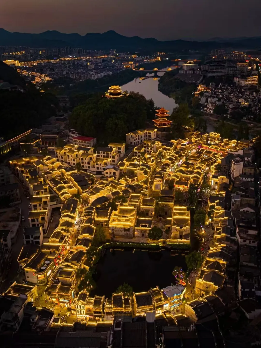 f0114af78e7313fa6b826177383ad07e-sz_351000