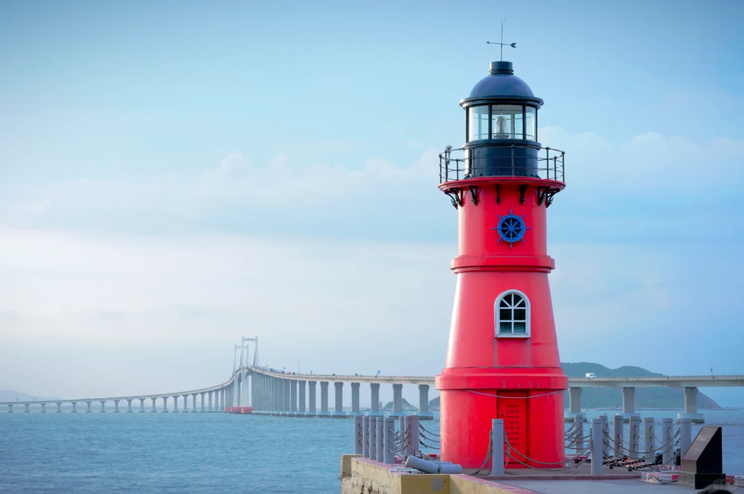 0323【限时捡漏】仅需1888起，潮汕+巽寮湾玩5天！必打卡网红景点，潮州古城、小公园、南澳岛、揭阳古城、巽寮湾、双月湾，留足时间寻味潮汕！3晚维也纳品牌酒店连住不挪窝，特别安排一晚巽寮湾海景房！全程40餐标，5顿特色美食！