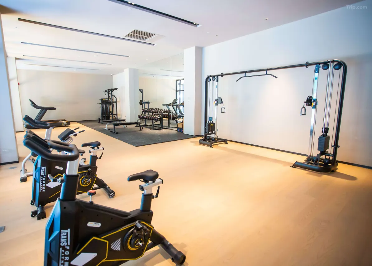 0206c12000ercyw0fFB90_W_1280_853_R5