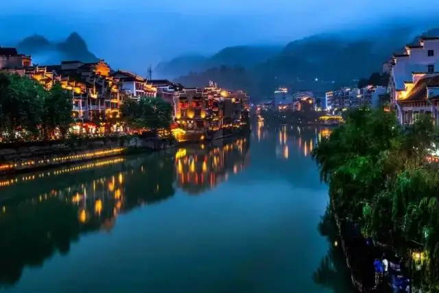 4-6月份【全景贵州】品质纯玩双飞10日游 ·东航直飞2+1空调旅游车·上海自组团