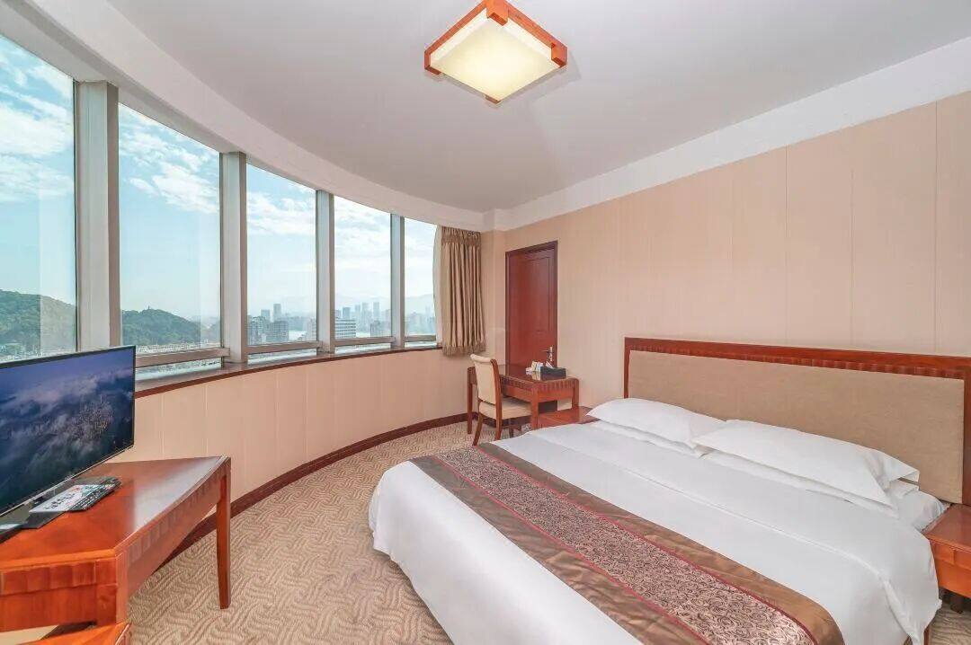 50b8d7ccfec345a38da8b01fc36f72a1-sz_86331