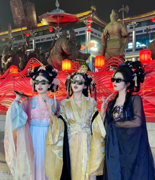 12-15人精品团【住不夜城遇见陕历博】专属定制升级版，趣味拉满 尊享体验：尊享首席座驾1+1VIP舒适体验