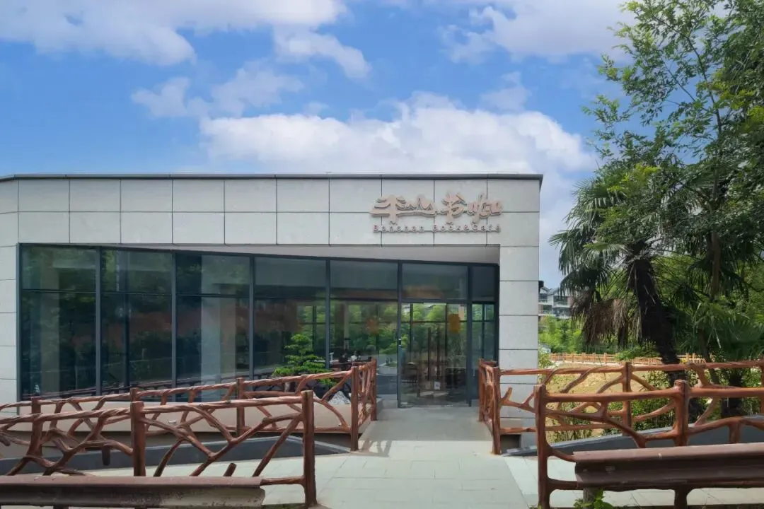 重大事件！云上草原景区内酒店首次破价◆【安吉云山境度假酒店】499元起4天3晚含大巴【仙侠小镇 云上天宫】景区免排队房间棋牌错过拍大腿