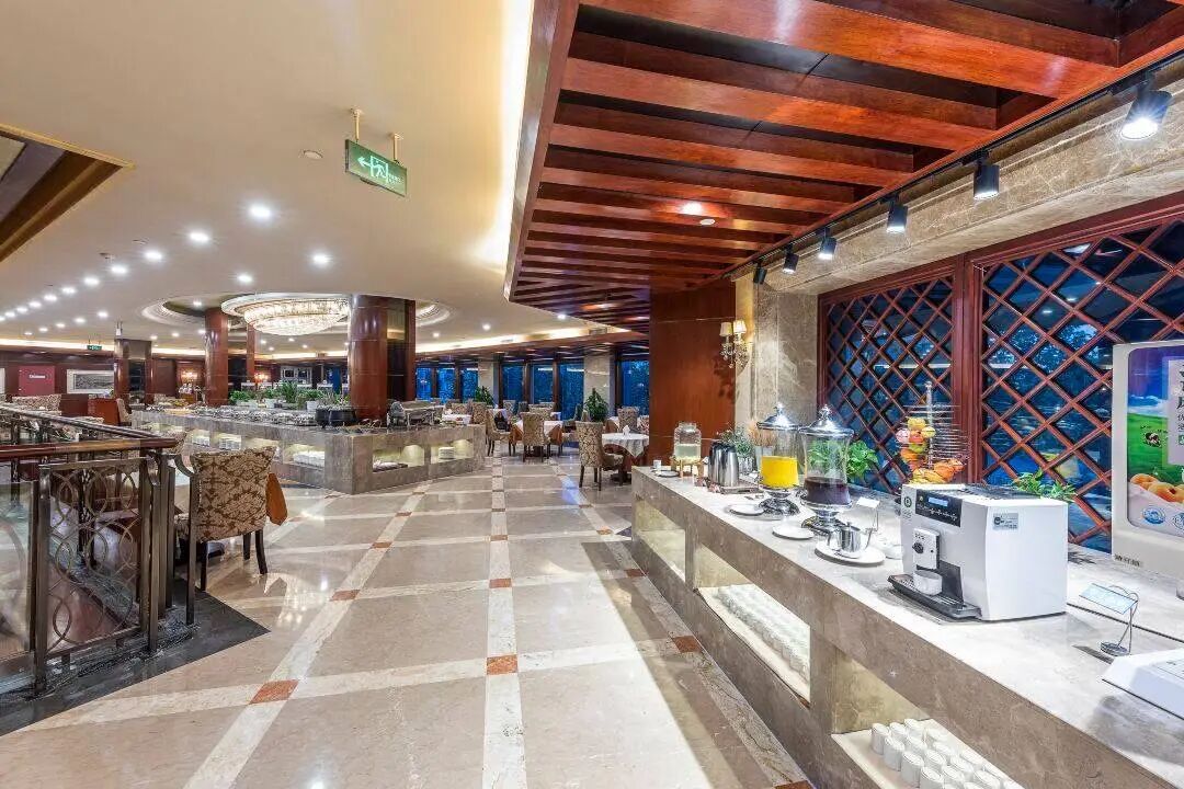 爆款来袭！399元4天3晚纯玩！挂四星『千岛湖饭店』9顿自助吃到撑！免费棋牌 K歌◆吃喝玩乐全包！轻松开启湖滨假期！