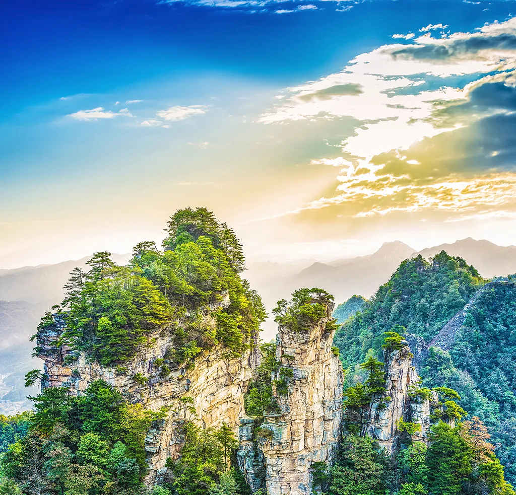 2026全年开班『湘约张家界￥1899元/起』直飞凤凰双飞5日；闯张家界仙境，天门奇险，醉凤凰古城