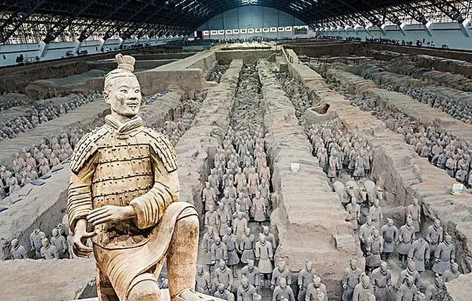 西安4钻住宿【红动延安1980/人】升级2+1头等舱座椅1-35人红旅小团🚩红歌传唱🎤沉浸式重温红色峥嵘秧歌斗鼓+篝火晚会🥁🔥陕北风情拉满