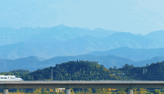 春季特惠补贴价499起，武夷山5日游；连住四晚四星酒店·登天游峰·过一线天，闯虎啸八景·品大红袍·赏蛇的王国；含4早6正餐；其中升级四大特色餐朱子文公宴、武夷山茶宴、灵芝养生餐、崇安农家菜