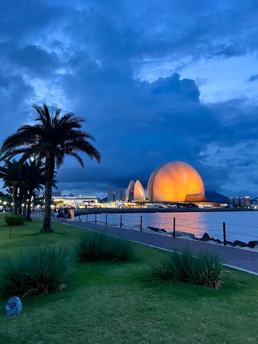 a770aaf5c1590430a9b24404662f1420-sz_2111569