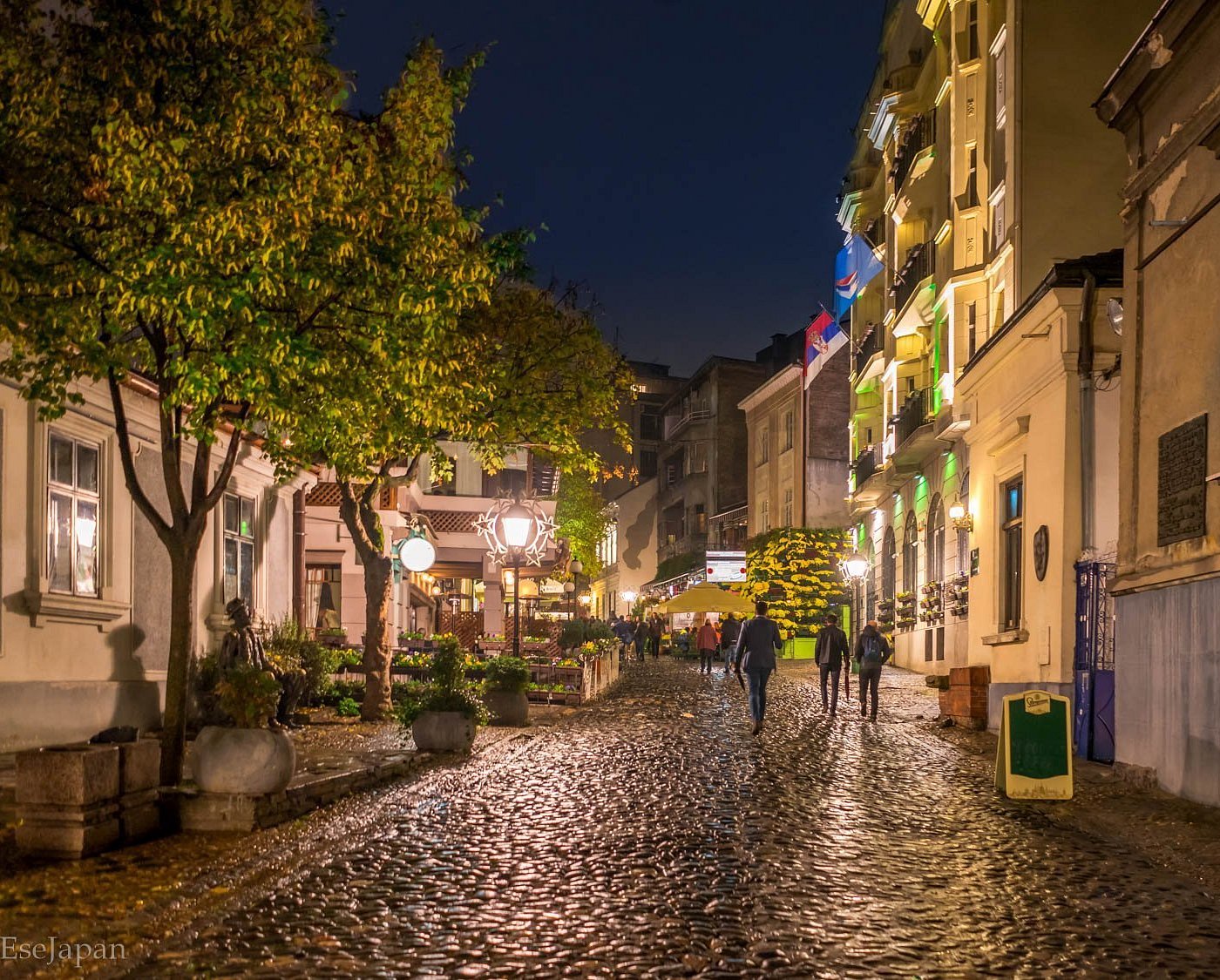 cwhq0ulw8aaaiho-largejpg