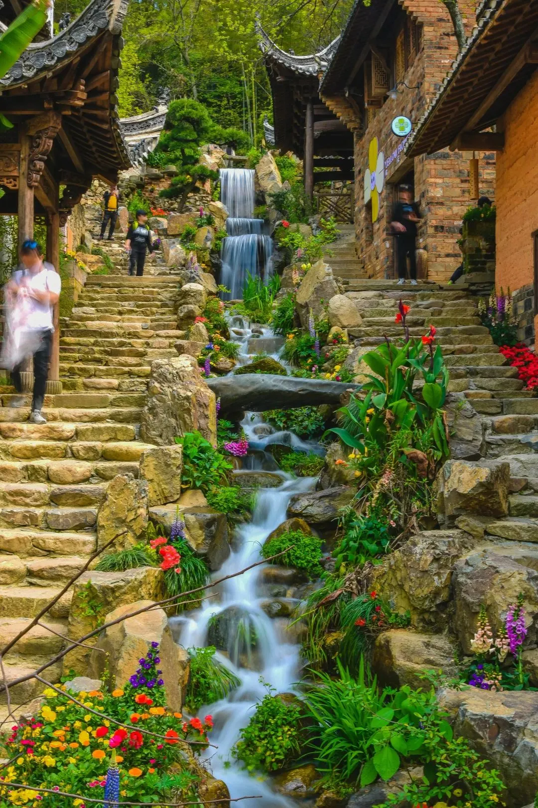 特价【秒杀江西】网红望仙谷/诗画庐山/仙境三清山/鲜花小镇篁岭/遇见婺女洲/瓷都景德镇/竹筏星江河/逛雕塑瓷厂/纯玩双卧6日游