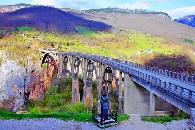 fd7f82e6fdd06ecaf1985a3935837ec3-sz_57694