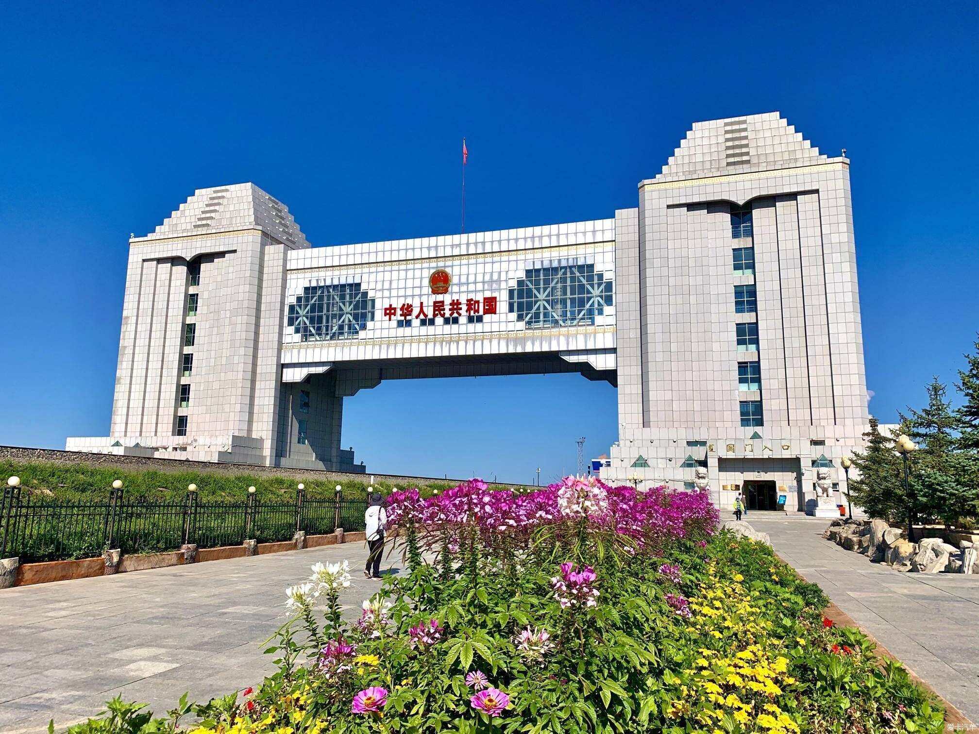 00000000GqBTiadDVWmiqYkT