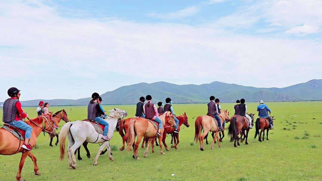 2人起全国可出发，送无人机航拍！【无畏越野】2-8人拼小团，纯玩0购物，满4人升级独立用车，住宿随心选，N种体验免费玩，骑马/滑草/马之舞/挤牛奶/俄罗斯家访，儿童含门票