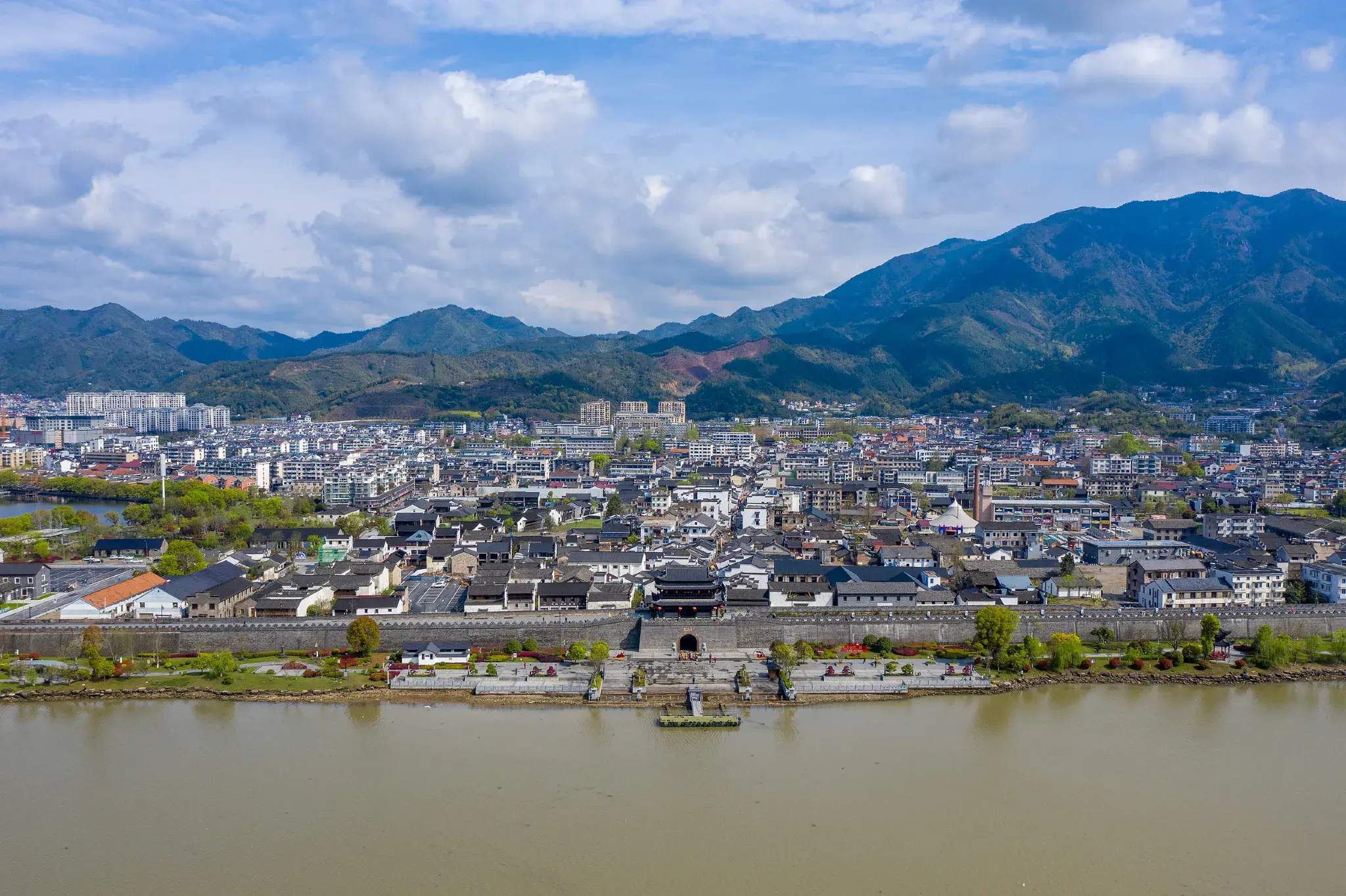 0101r12000nepbq2q56E8_W_2048_1536.jpg_