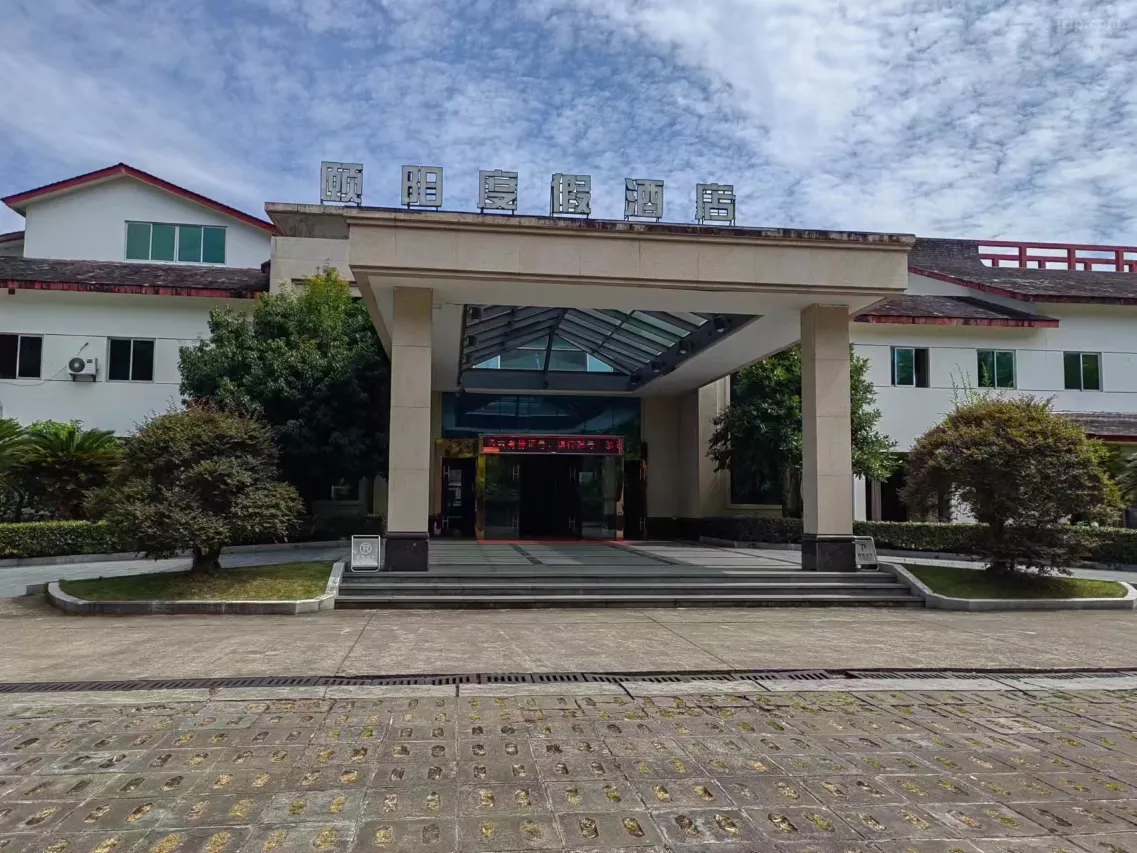 0235e12000et1lbznB177_W_1280_853_R5