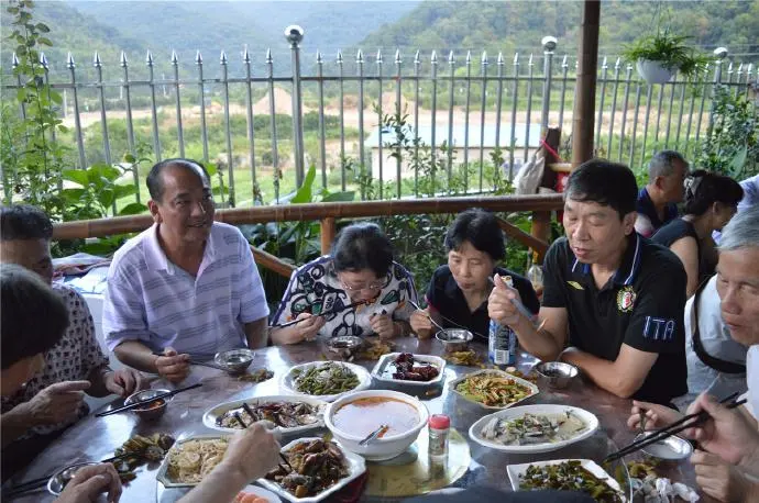 124fcc2880132ba4ed153819dfbcb499-sz_75713-1