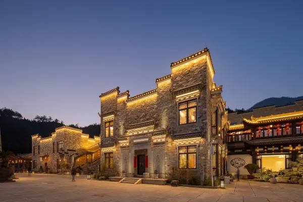 【独家：498元❤“诗城”池州❤灵秀青阳❤富硒石台❤铜陵永泉❤五星庄园❤四钻别墅度假五日】住徽派园林景区内，全新豪华装修别墅，含7正4自助早，游原始森林•牯牛降，池州杏花村，九华山祈福，永泉小镇