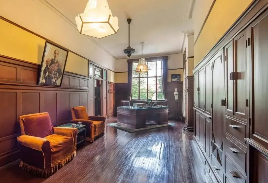 51c1a075f68e15d3e174890bedadffab-sz_816304