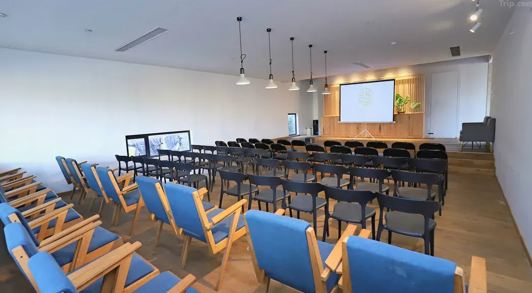 5b8ce934169fc9a4a2467d74f18dfe12-sz_822015