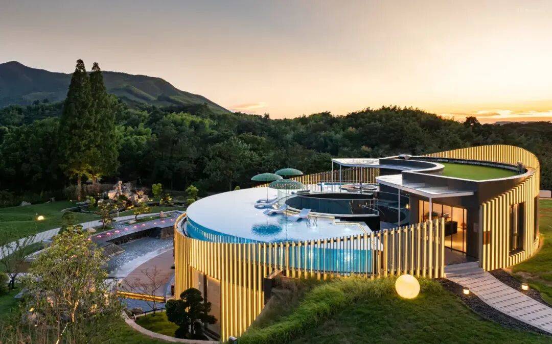 斥资4亿匠造，五钻【溧阳曲禅里温泉度假酒店】—隐于竹海的“东方奢品”3天2晚599起65平起奢阔客房，满8人升级鱼头宴+棋牌房，享竹海泡汤