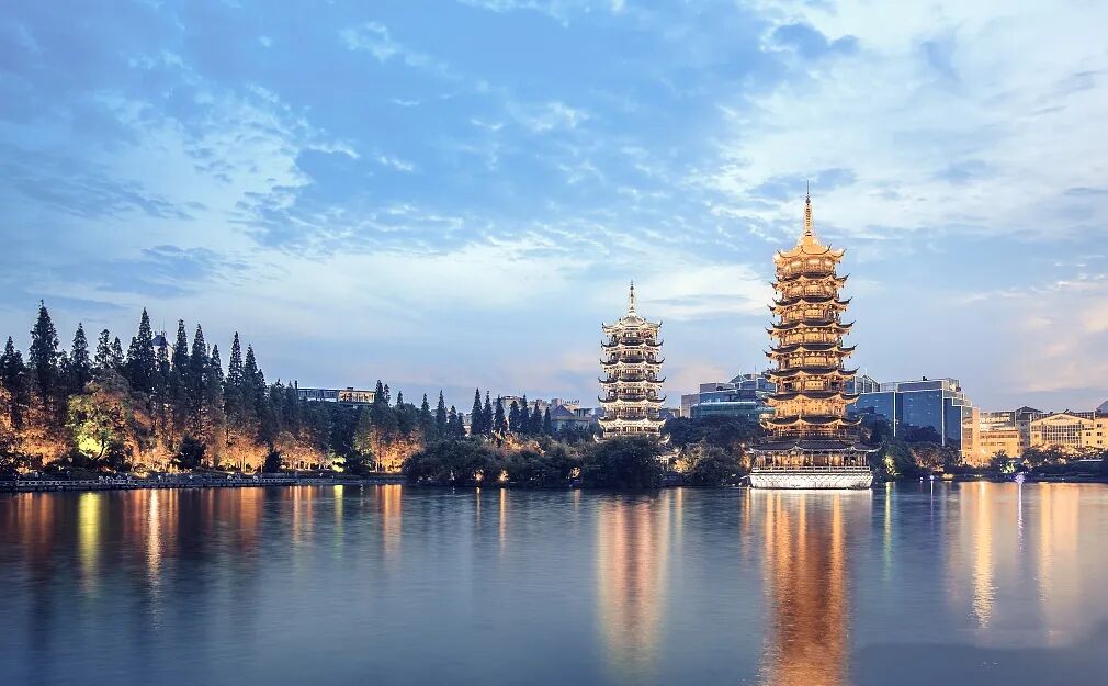 自驾2人起订399起《栖心旅居·自驾系列》烟花三月下扬州，连住扬州市区酒店，品正宗淮扬美食，免费棋牌，探索扬州之美