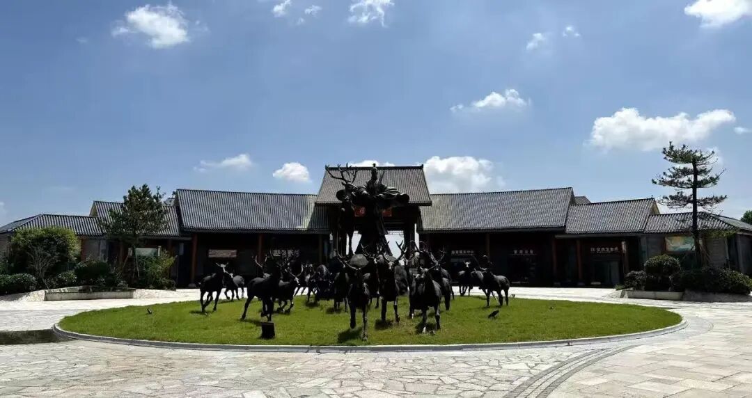 自驾6人起订299起《栖心旅居·自驾系列》含2早4正,【3天连住顶级庄园度假】赠网红打卡地荷兰花海+水浒园，“寻鹿+赏花+住宿”一站式齐全