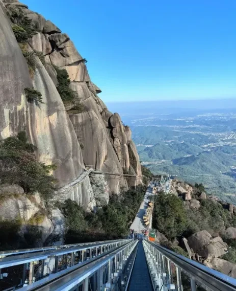 【超值：498元❤乘亚洲第一天梯❤观徽州鱼灯❤五星水城❤100种扶墙自助五日】游网红江西灵山，体验天梯，观徽州非遗鱼灯，含7正4早，其中4顿海鲜、烧烤、自助大餐，游西递石林花海，访绿野仙踪，玩的嗨