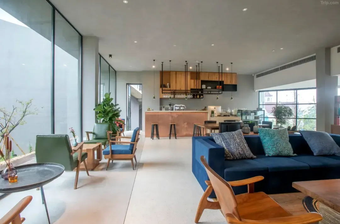 8192062e2854e5663071ffda40774364-sz_1297518