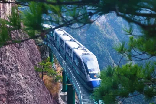 【哇塞：498元❤乘悬崖动车❤再打卡网红望仙谷四日】住两晚当地五星+一晚精品民宿，含5正3早，体验世界首创悬崖动车，游5A大觉山，网红望仙谷日游+夜游，逛面包之乡，民俗村