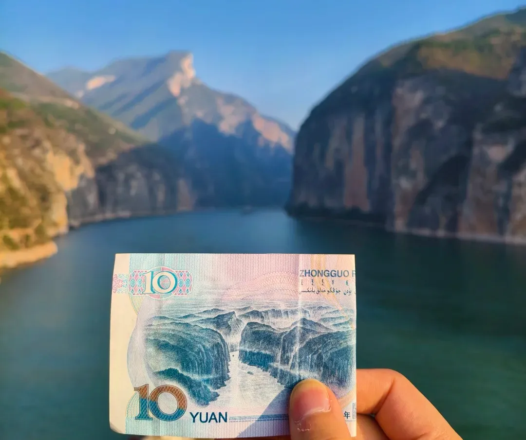 【神农架+大九湖+长江巫峡口+三峡大坝+襄阳唐城+襄阳古城墙】双飞7日