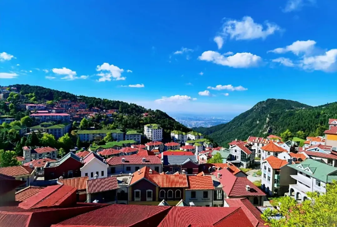 【1499VIP山城·山顶连住4晚】庐山全景7日游&24小时热水+免费空调&5早9正·特别升级三石宴、鄱阳湖鱼宴