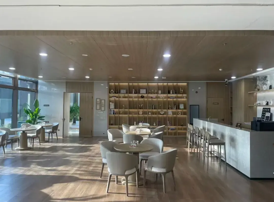 e4387767bc9a9717f46cba6fbe09d820-sz_833026